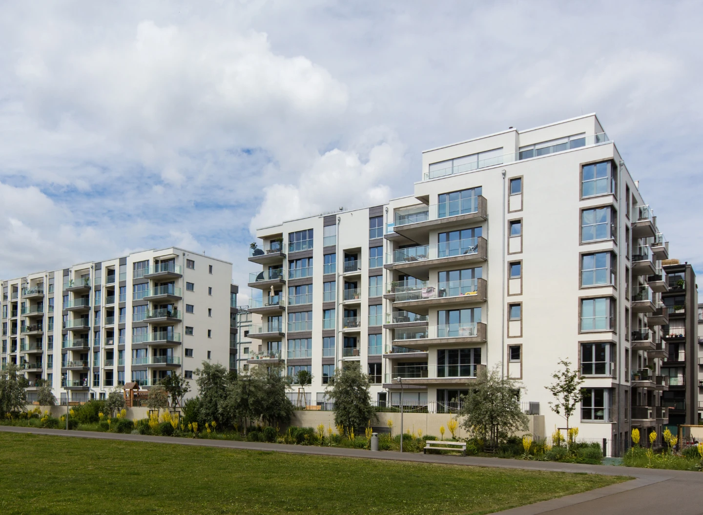 Gebäudereinigung – Ihr zuverlässiger Partner vor Ort Gebäudereinigung – Maßgeschneiderte Angebote für Sie